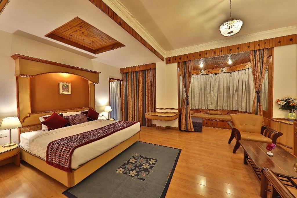 Hotel Manali Heights Buitenkant foto