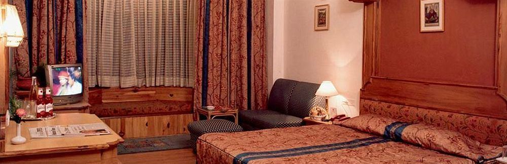 Hotel Manali Heights Buitenkant foto