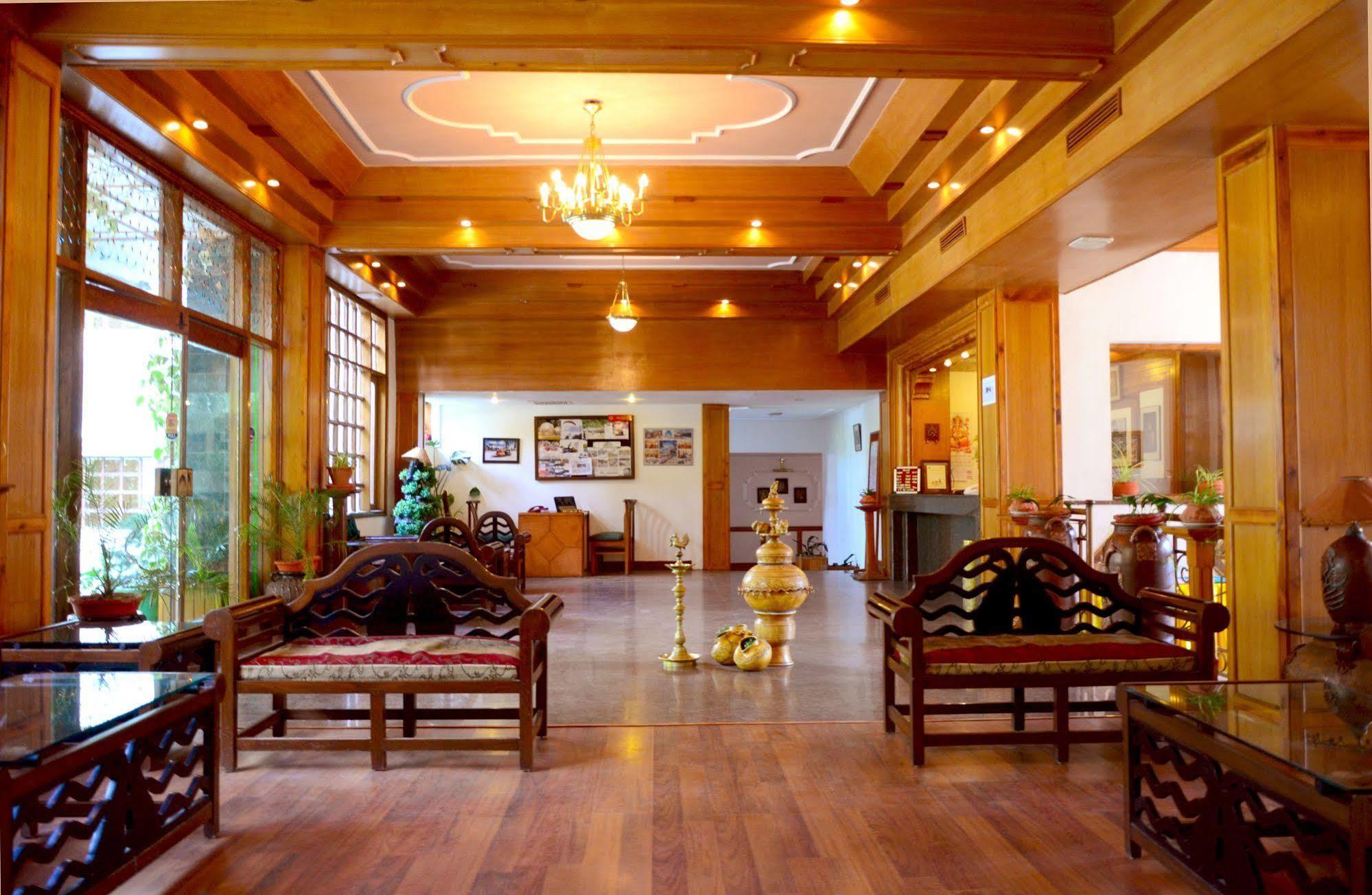 Hotel Manali Heights Buitenkant foto