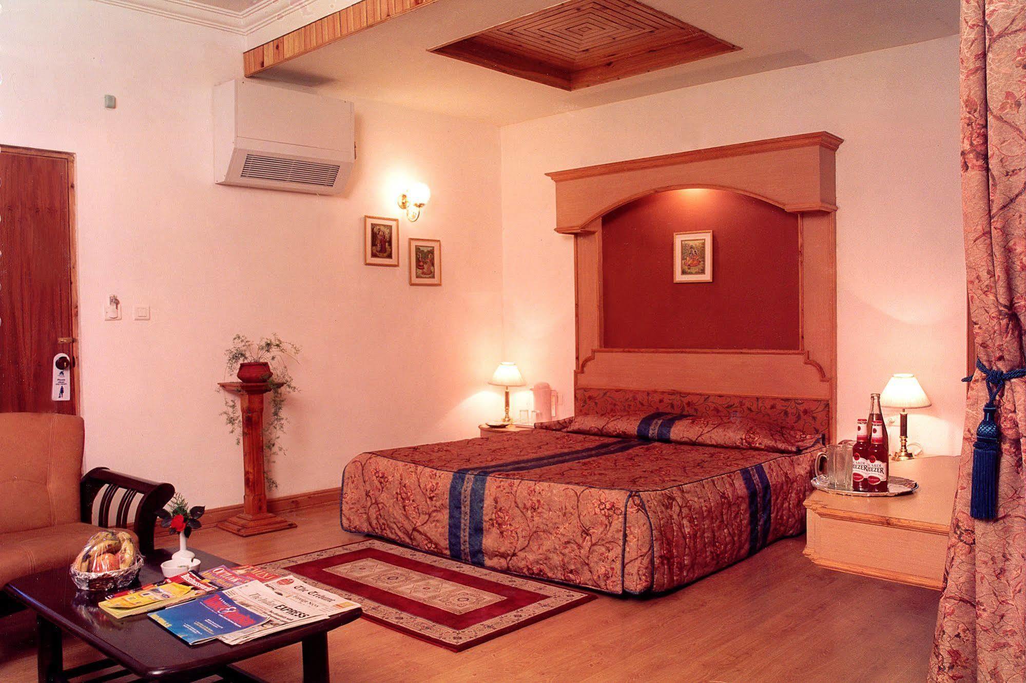 Hotel Manali Heights Buitenkant foto