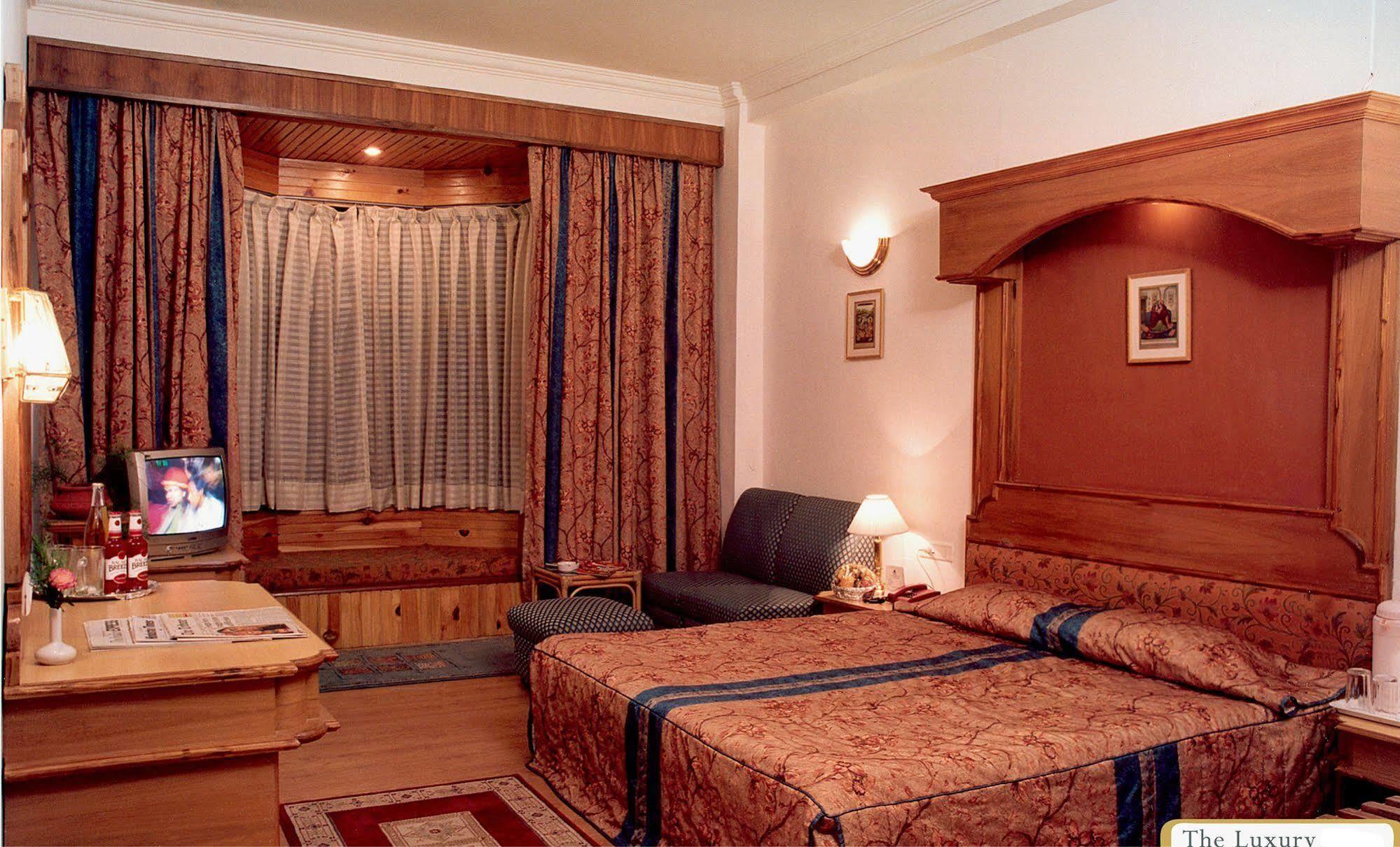Hotel Manali Heights Buitenkant foto