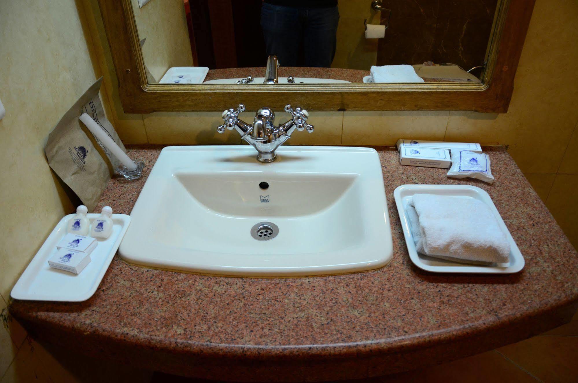 Hotel Manali Heights Buitenkant foto