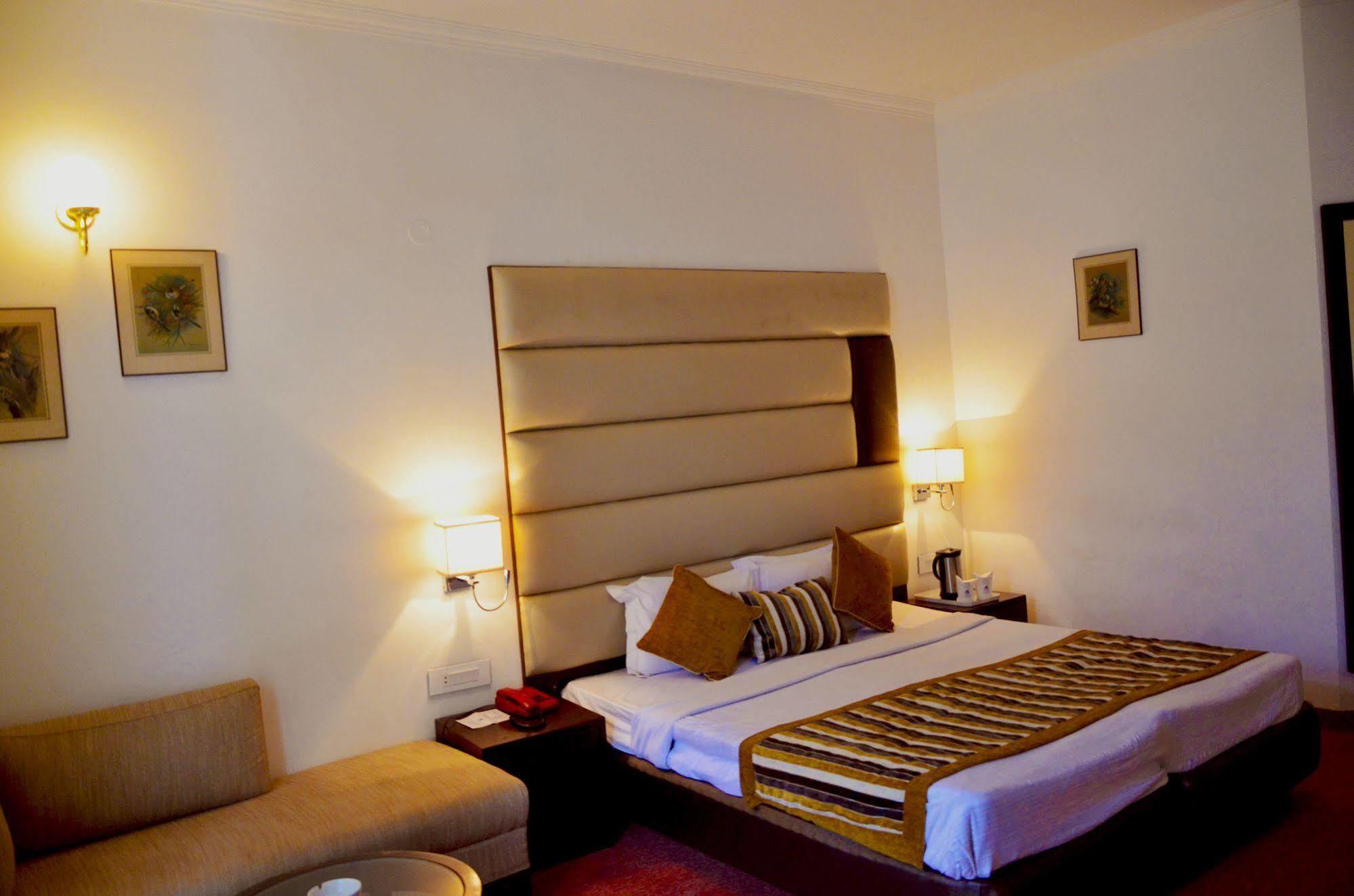 Hotel Manali Heights Buitenkant foto