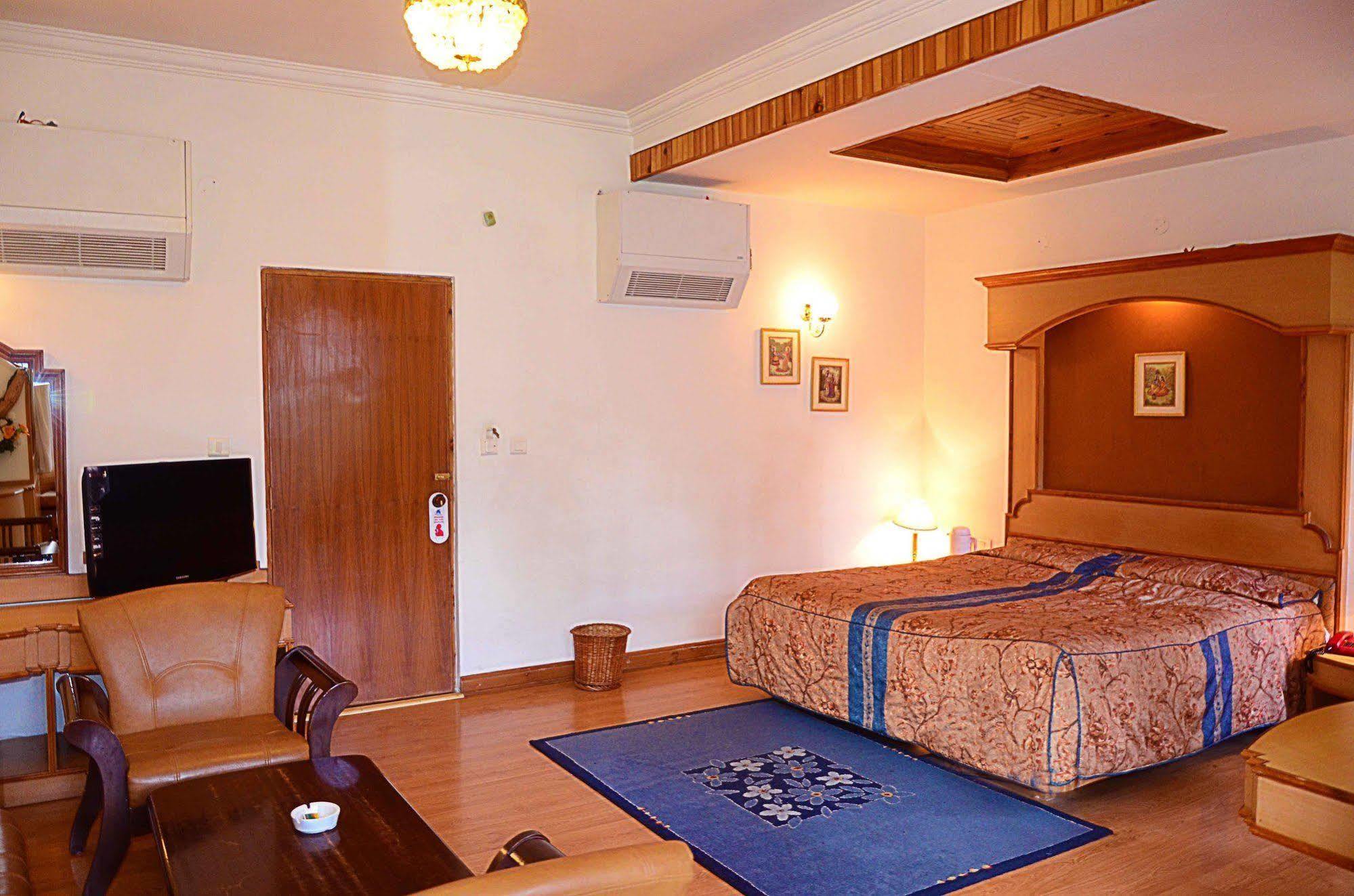 Hotel Manali Heights Buitenkant foto