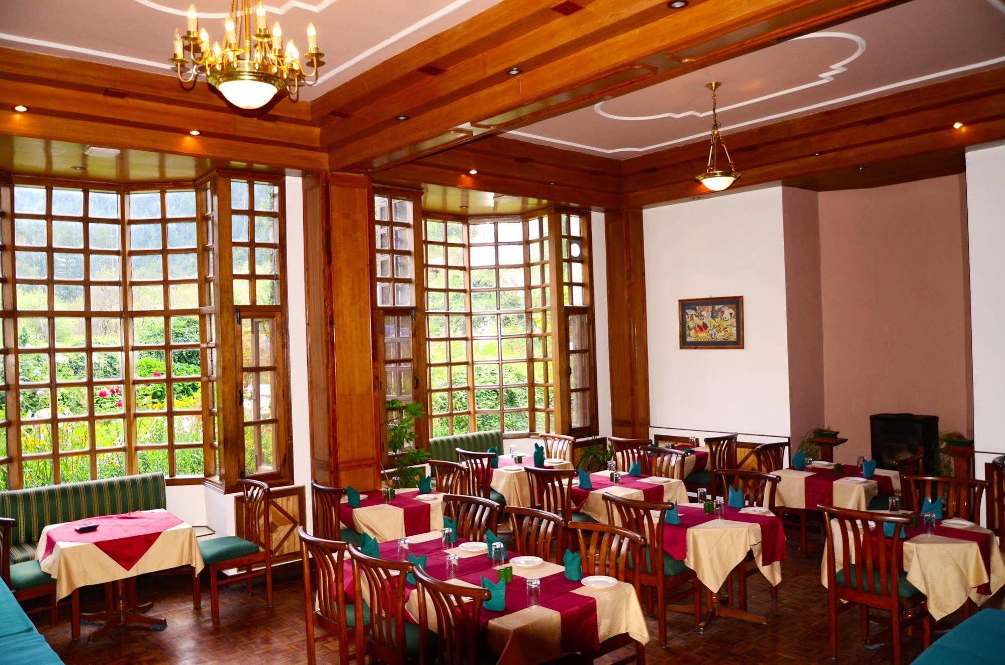 Hotel Manali Heights Buitenkant foto